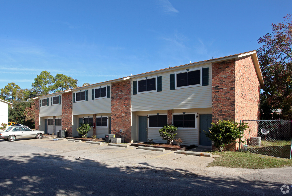 Primary Photo - Pelican Pointe Townhomes