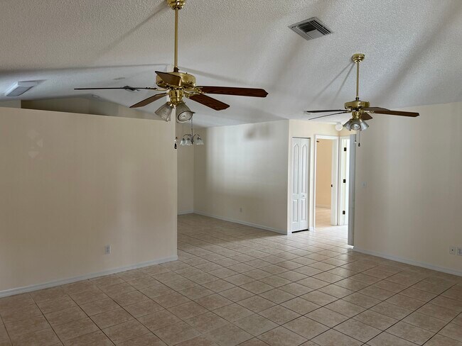 Foto del edificio - 3717 137th Ave N