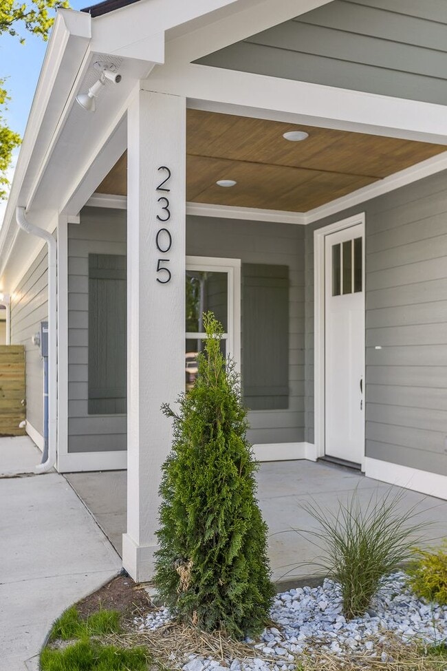 Building Photo - Say "Hello" to 2305 Kirby Ave.- charming n...