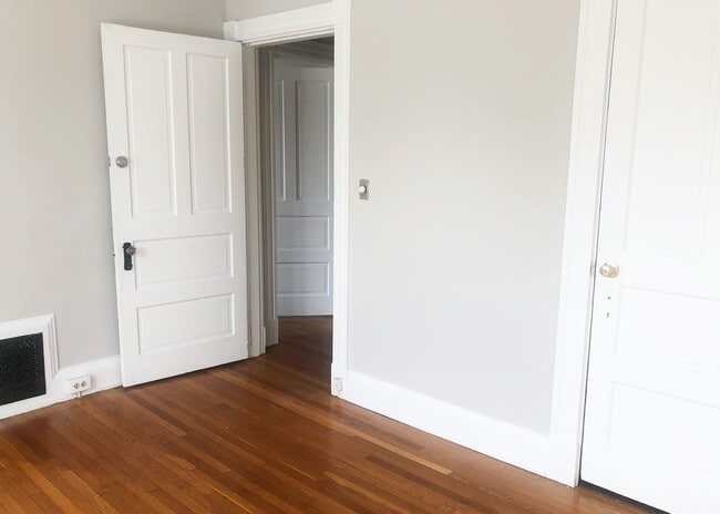 Foto del edificio - 344-348 Howell Avenue