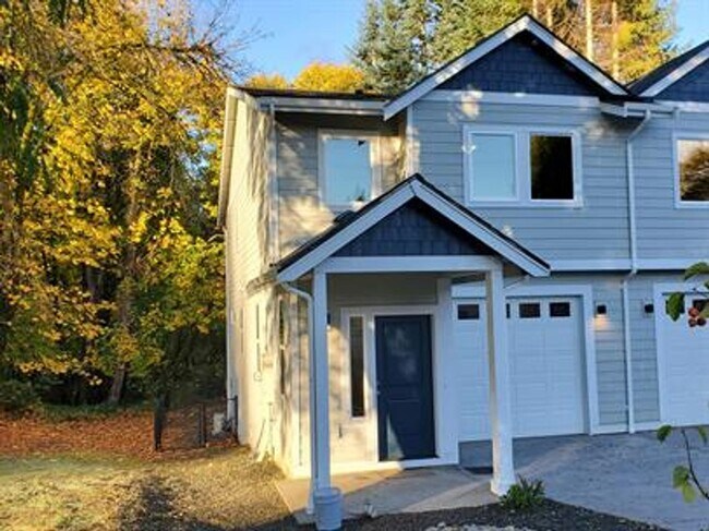 Building Photo - 3 Bedroom 2.5 Bath in Tumwater