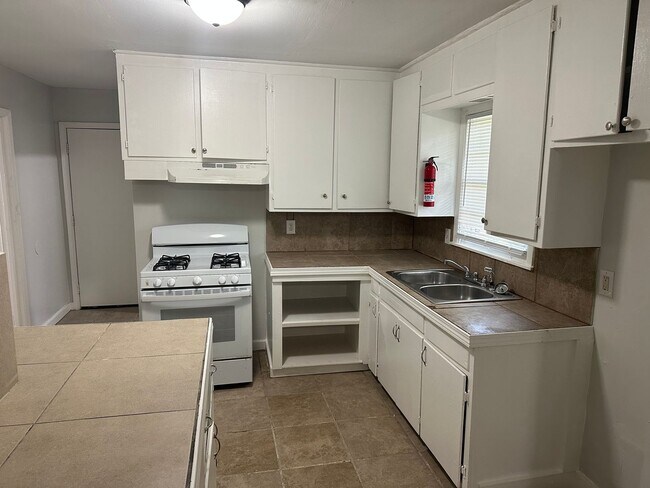 Foto del edificio - 2748 Woodside Dr