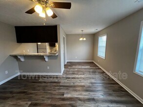Building Photo - 1425 Ireland Dr