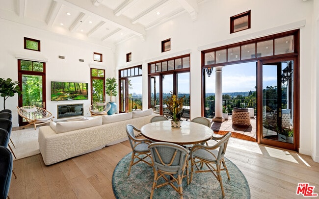 Foto del edificio - 1381 Summitridge Dr