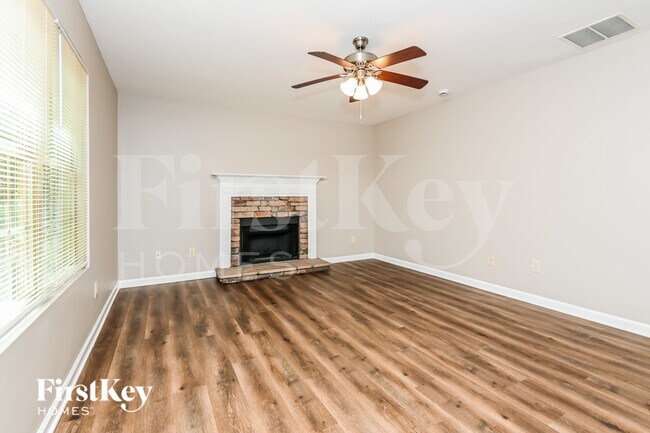 Foto del edificio - 380 Pine Tree Dr