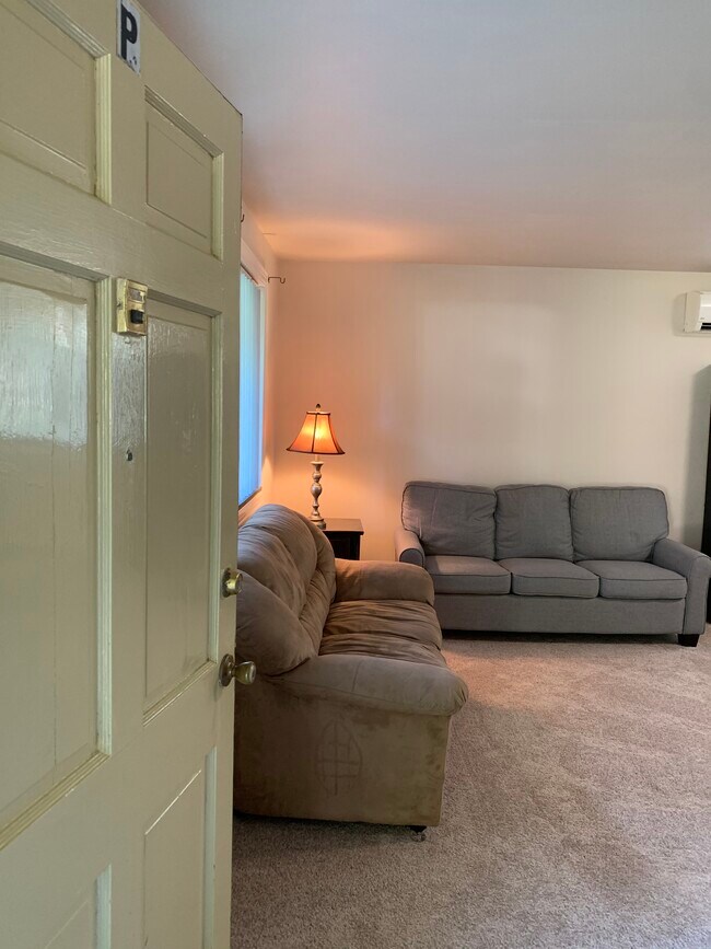 Corner Unit - 206 S Elm St