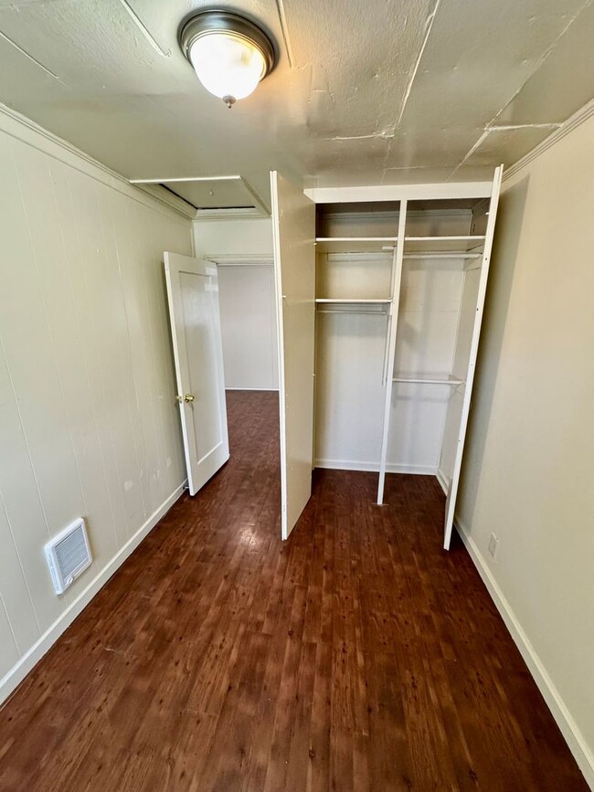 Building Photo - Pet-Friendly Duplex Unit Close To OSU