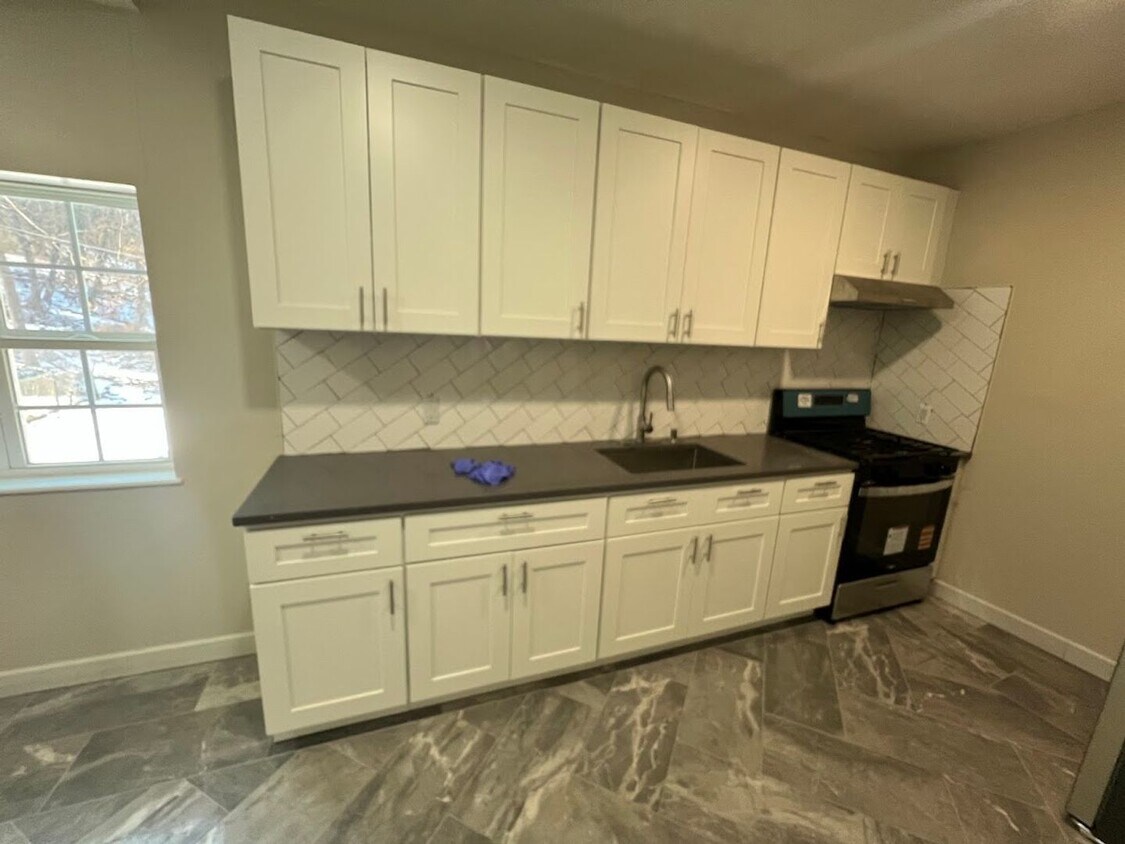 Photo - 648 S 17th 1/2 St