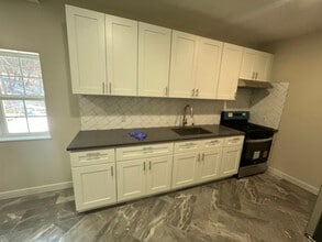 Building Photo - 648 S 17th St