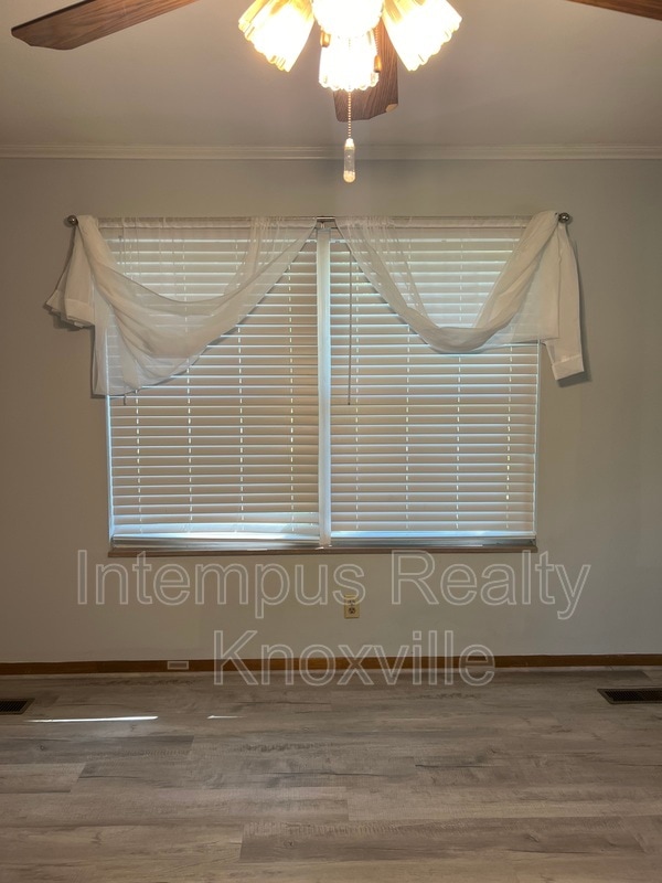 Building Photo - 5801 Ridgewood Rd