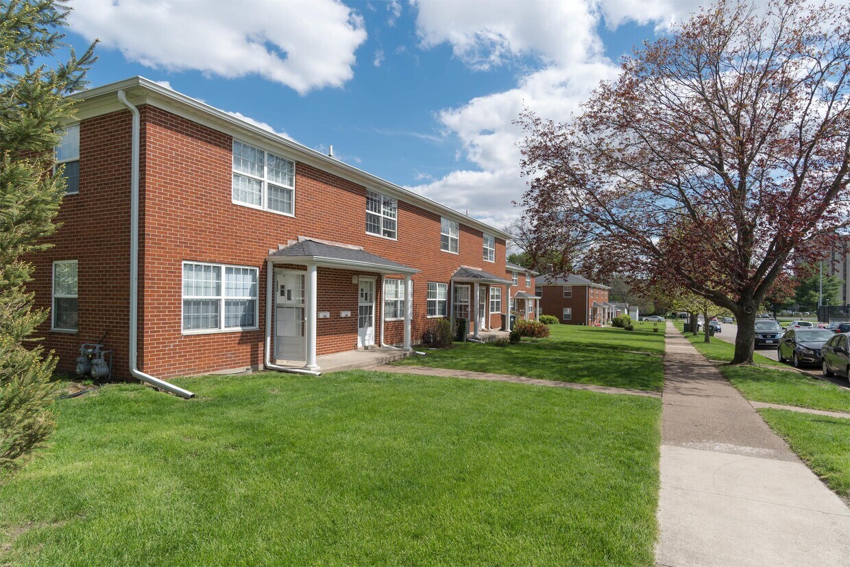 1908 Campus St, Cedar Falls, IA 50613 Townhome Rentals in Cedar Falls