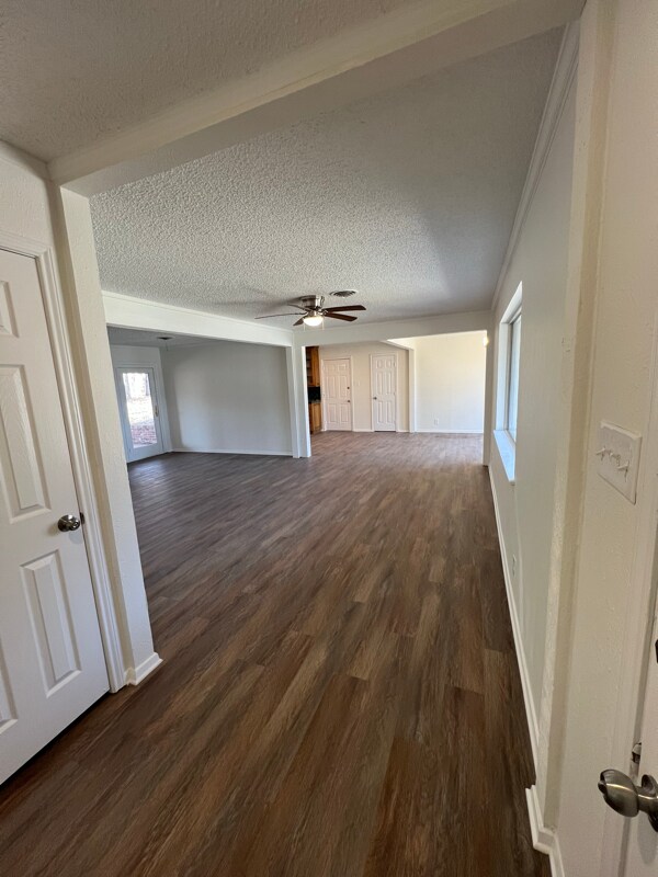 Foto del edificio - 817 Wade Dr