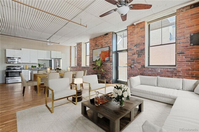 Building Photo - 1 BED 1 BATH 2 PARKING SPOTS ACROSS FROM ROCKIE'S STADIUM!