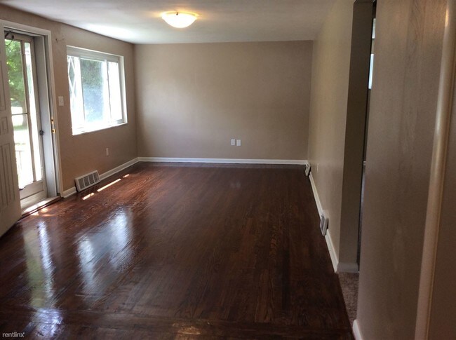 Building Photo - 2537 Wildwood Rd