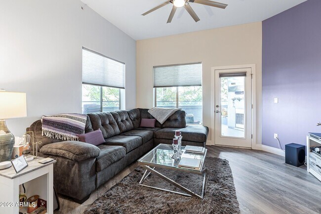 Foto del edificio - 945 E Playa Del Norte Dr