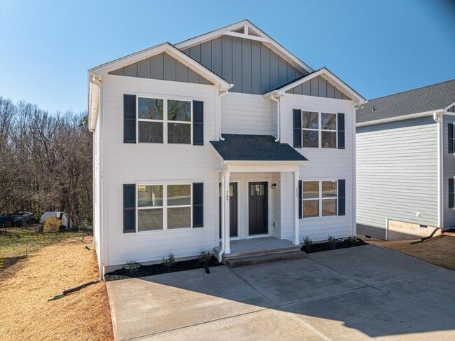 Building Photo - Luxury 3BR Townhome in Hickory – $500 Off ...