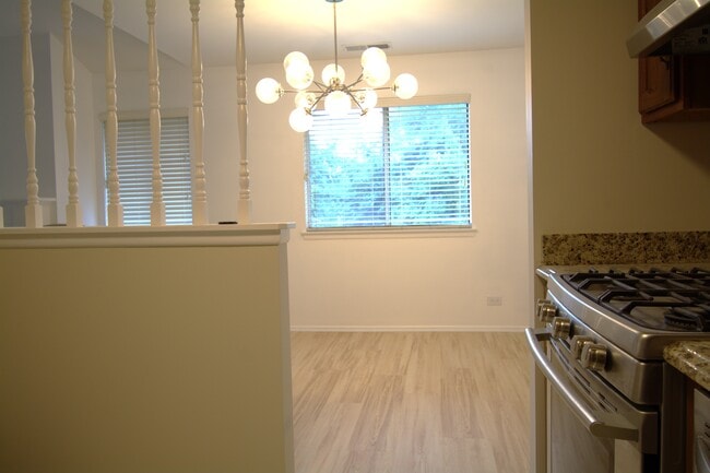 Building Photo - 607 Eastview Ct