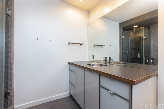 Building Photo - 1223 N Crescent Heights Blvd