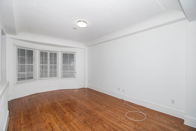 Building Photo - 355 Fulton St