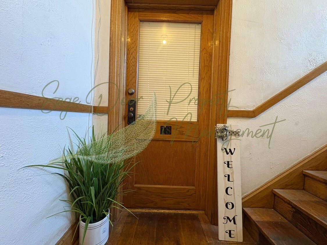 Primary Photo - MIDTOWN!!! 1/2 MONTH OF FREE RENT!