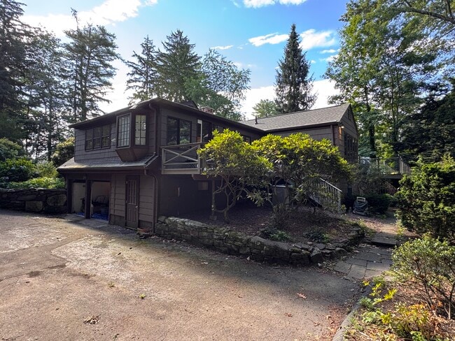Foto del edificio - 267 Ridgewood Rd