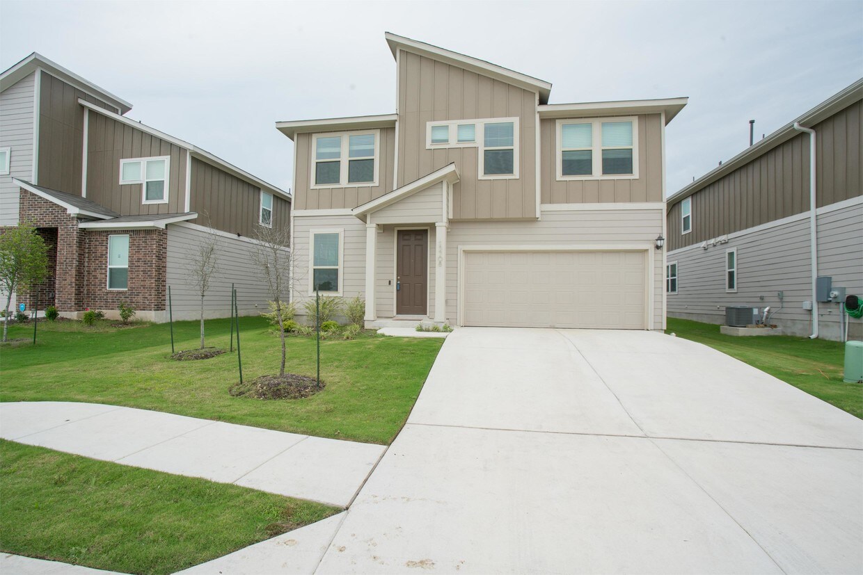 Foto principal - 15708 Apex Plaza