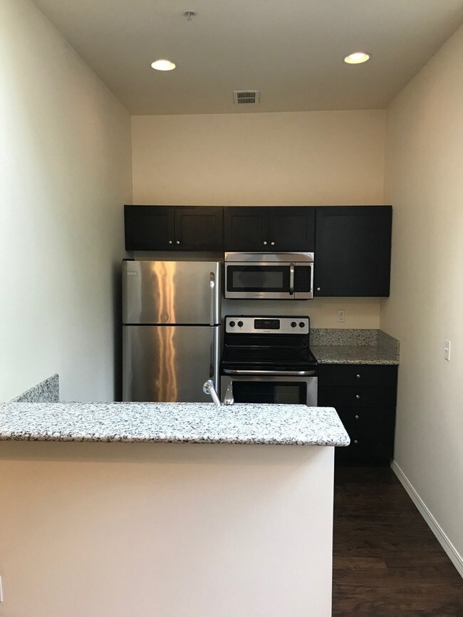 Building Photo - 4720 NE Glisan St