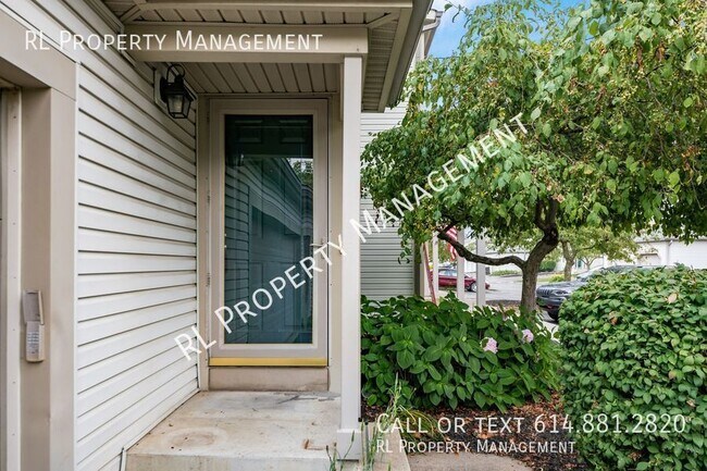 Building Photo - Lovely 3 Bedroom 2.5 Bathroom townhouse wi...