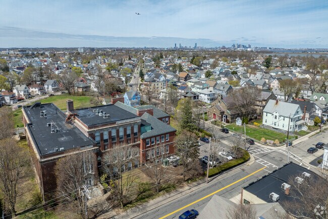 Building Context - School House At Quincy Condominiums