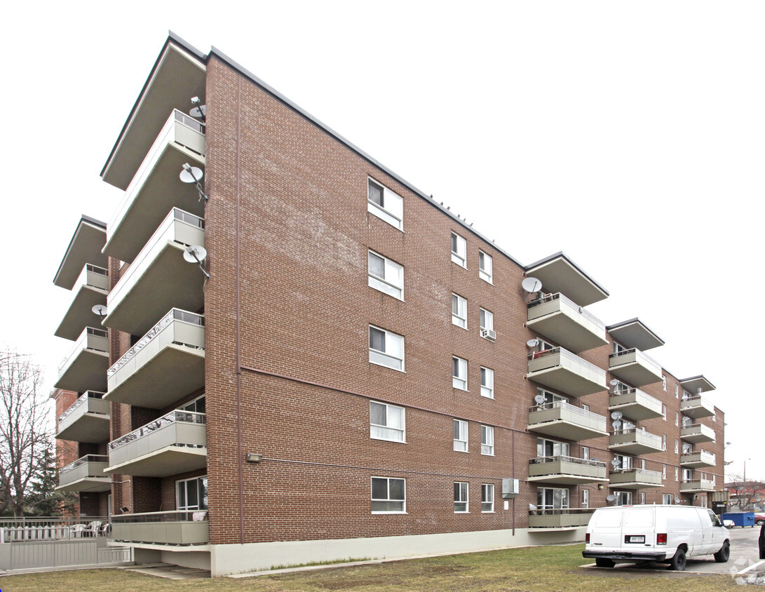Primary Photo - 2740 Jane St