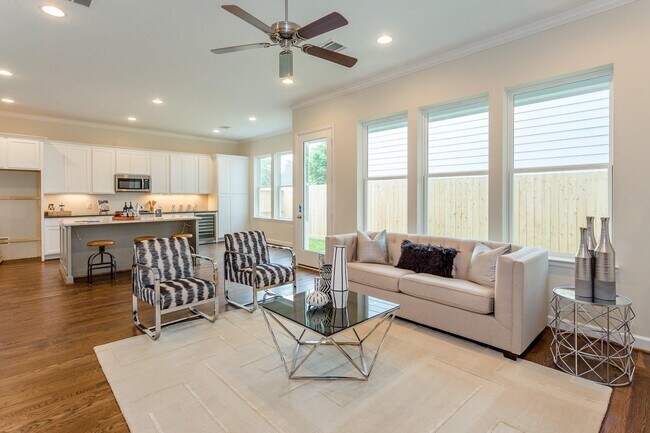 Building Photo - 5010 Ella Blvd