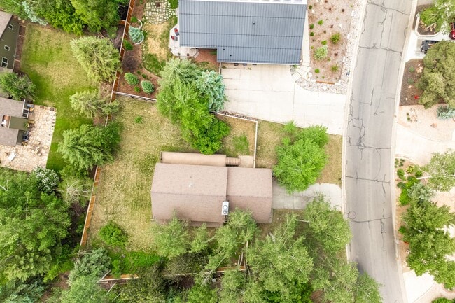 Building Photo - Tranquil Park Meadows Escape with Large Pr...