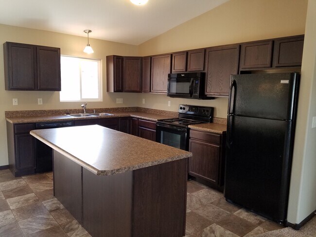 Foto del edificio - 4 BEDROOM | 3 BATH | TOWNHOME | GARAGE | WEST SIDE