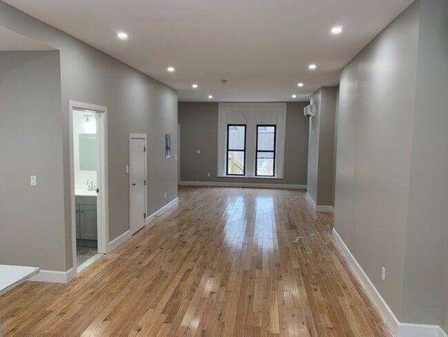 Building Photo - 102 Colonie St