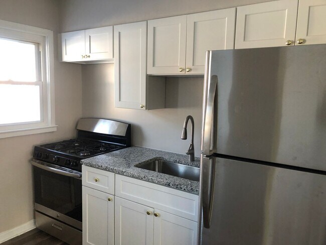 Building Photo - 3bedroom 2 full bathroom