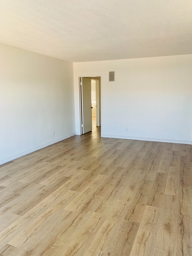 Building Photo - 4000 Ursula Ave