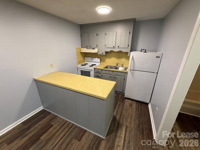 Building Photo - 435 3rd Ave Dr SE