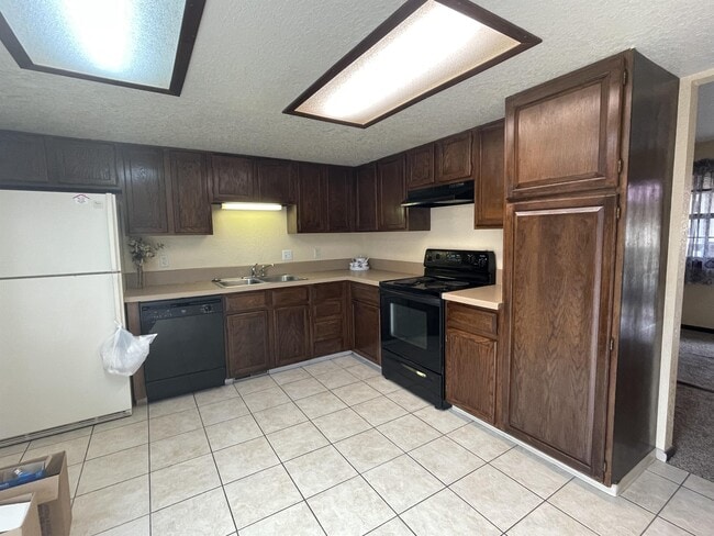 Building Photo - 776 Moccasin Trail