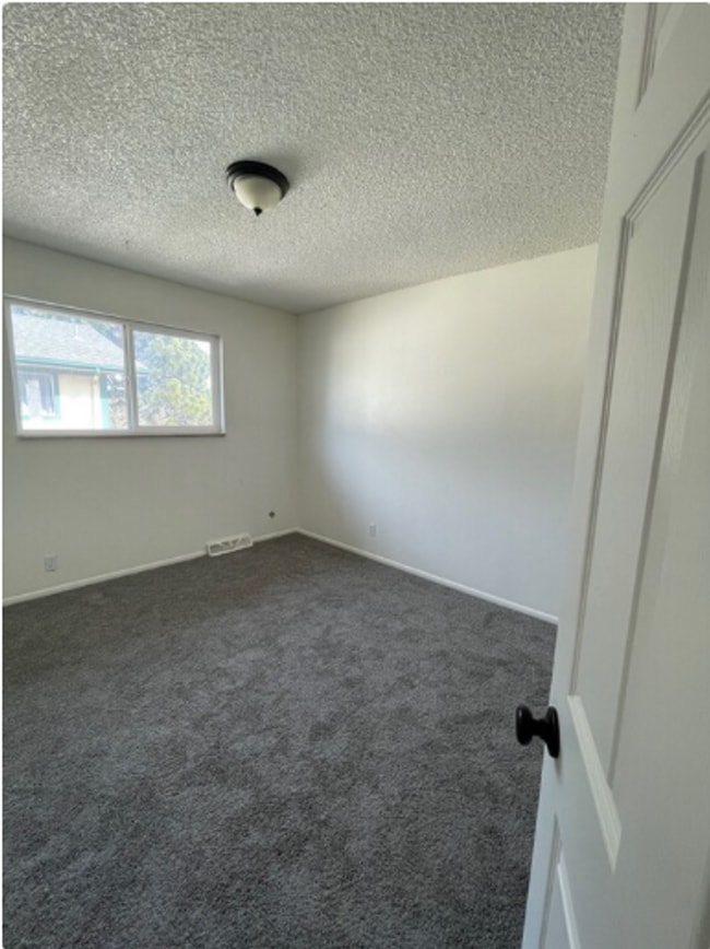 Building Photo - Triplex townhome blocks away from Anshutz Hospital