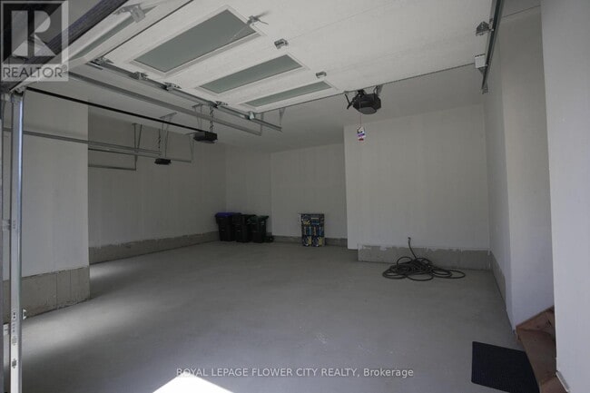 Building Photo - 6 Orchid Crescent