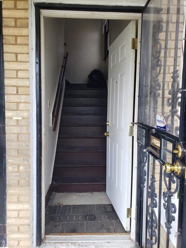 Building Photo - 3 br, 1 bath Duplex - 2958-2960 Tyler St. ...