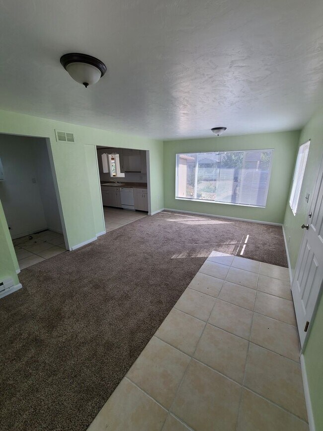 Foto del edificio - Large 2 Bedroom Home