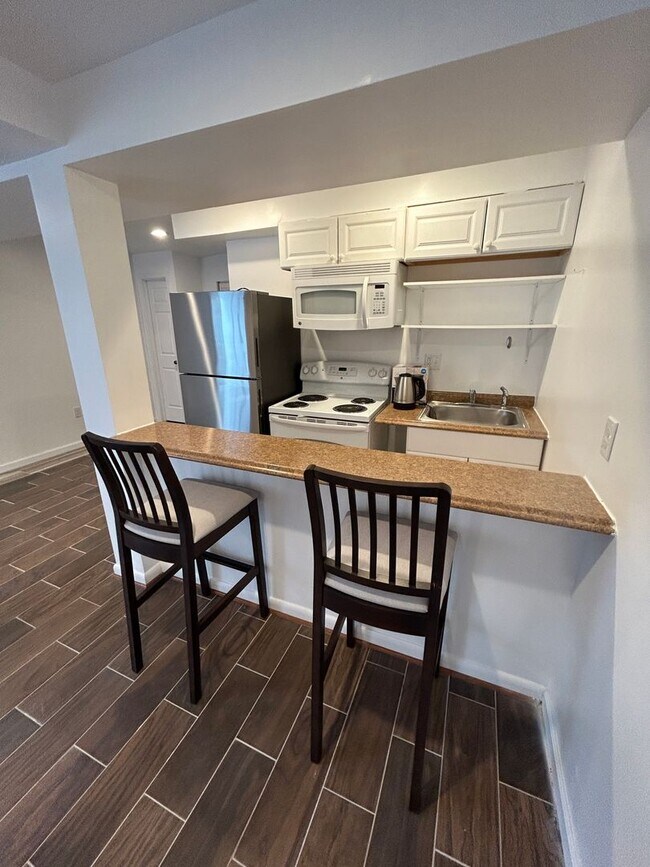 Foto del edificio - Super Cute BSMT Studio Apartment = All Uti...