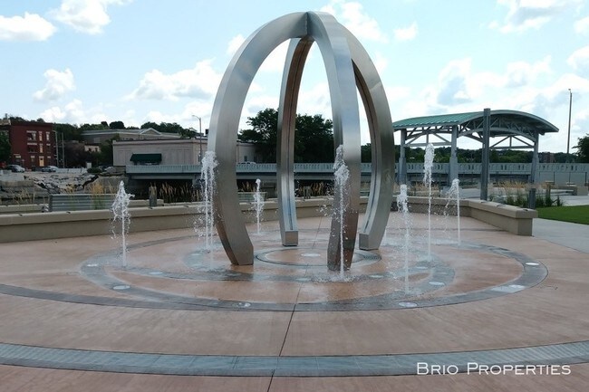 Building Photo - 502 S Franklin St