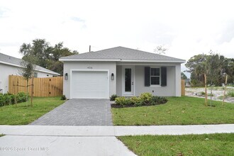Building Photo - 406 Grove Ln