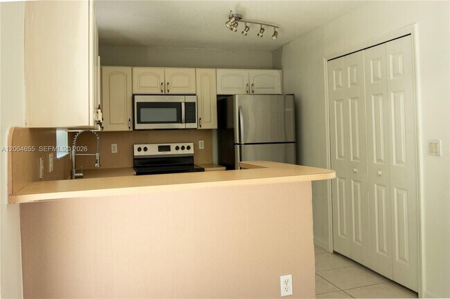Building Photo - 1240 SE 31st Ct