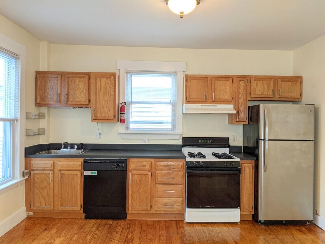 Primary Photo - 395 Washington St