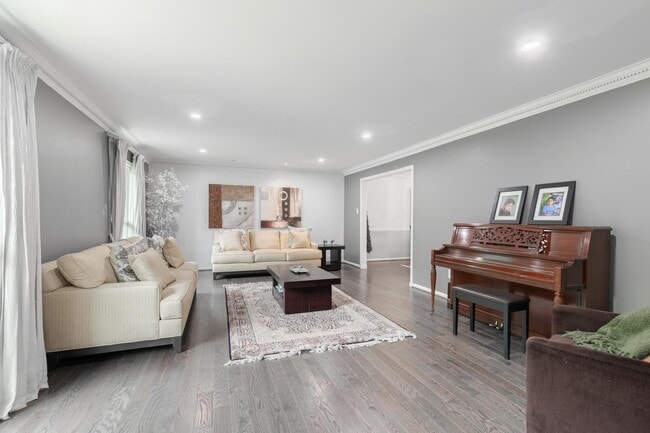 Foto del edificio - 820 Ridge Dr
