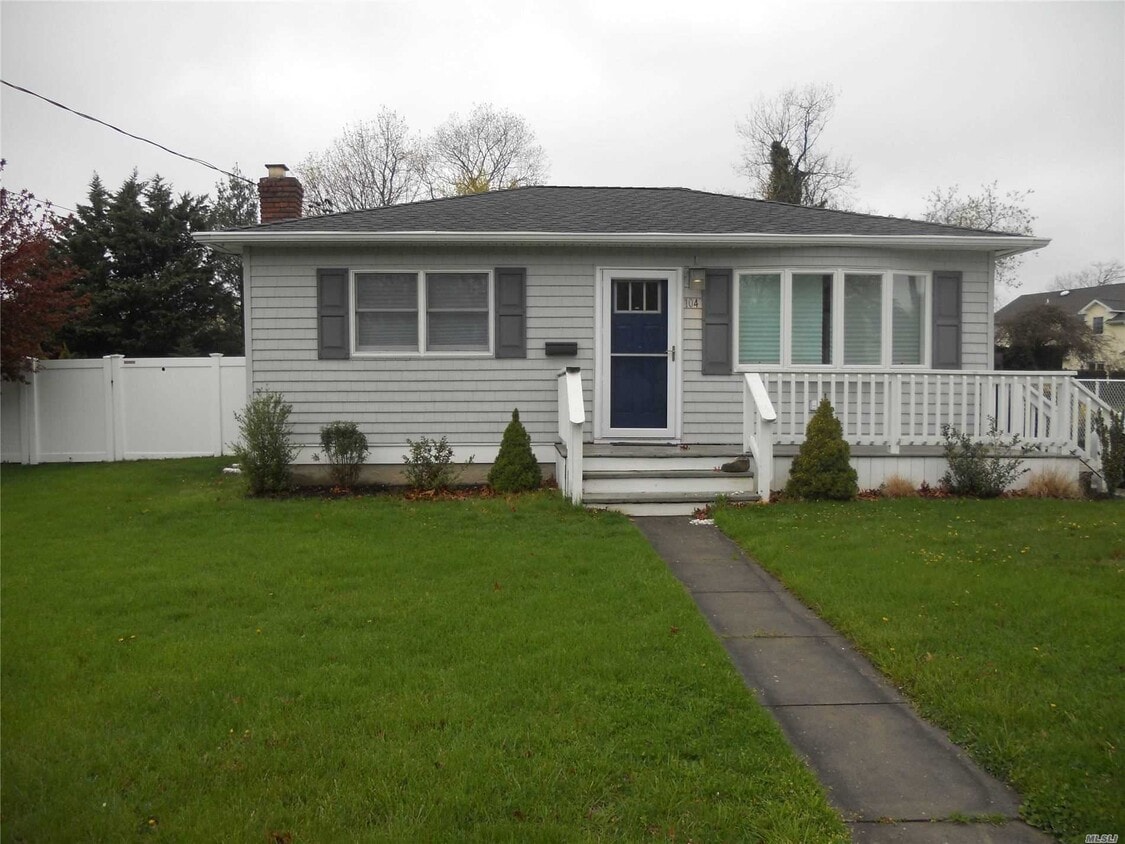 104 Atlantic Ave, Blue Point, NY 11715 House Rental in Blue Point, NY