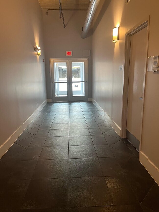 Building Photo - 647 Metropolitan Way